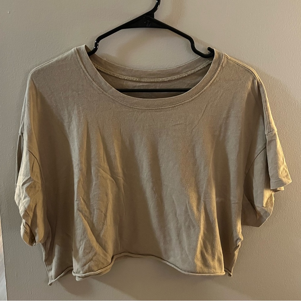 Cropped tee